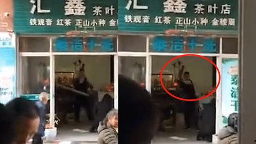 网友爆料殴打男生视频,网友曝光殴打男生现场惊心动魄  第1张